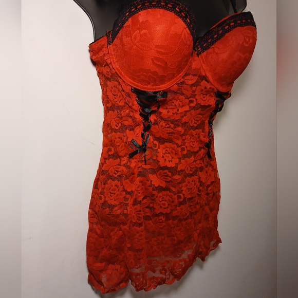 Elegant Red Lace Chemise - Picture 3 of 15